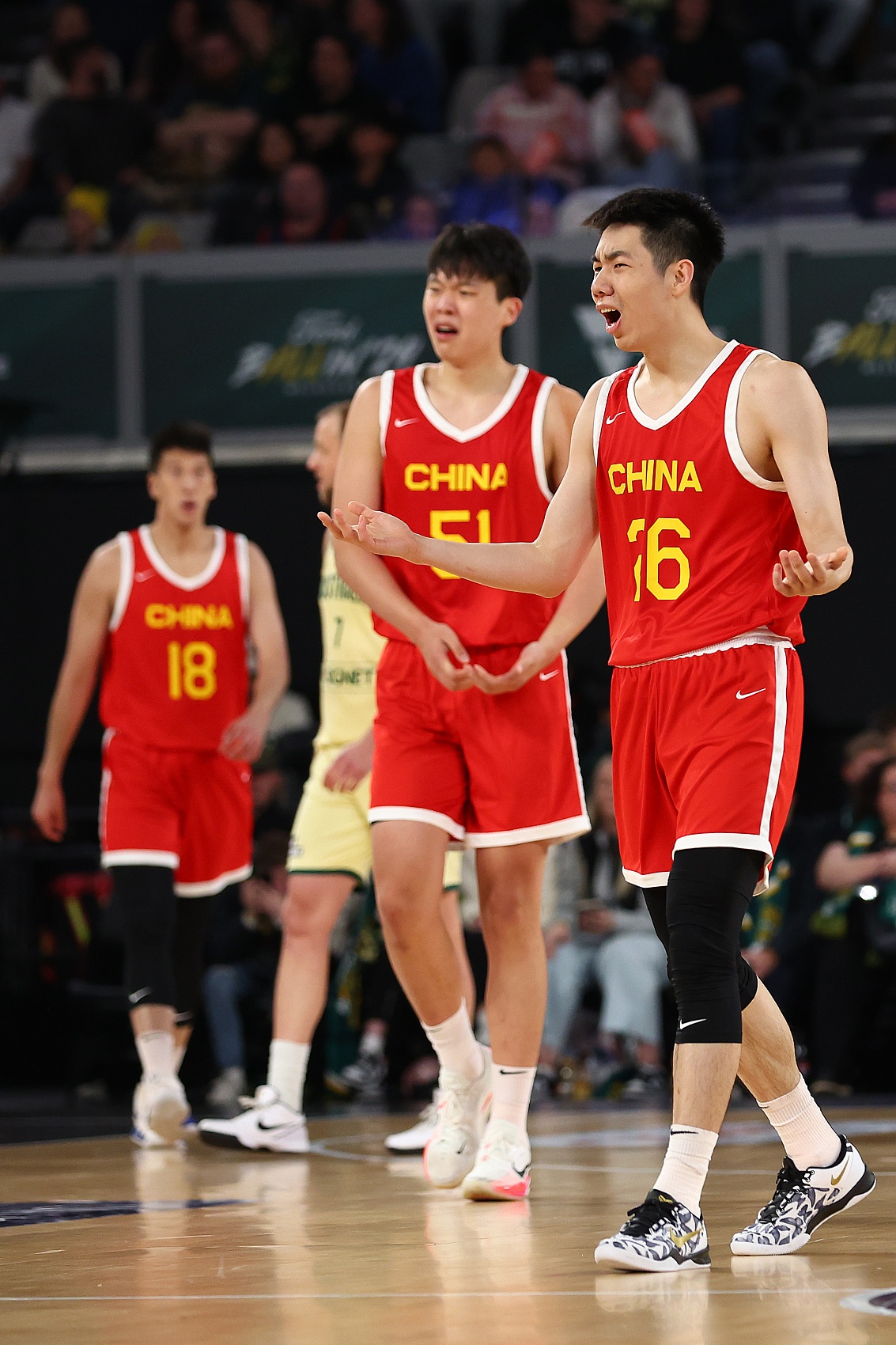 状态堪忧！中国男篮全队28次失误 两场热身赛净负澳大利亚53分